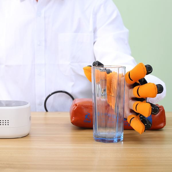 Fysiotherapieapparaat voor beroertepatiënt